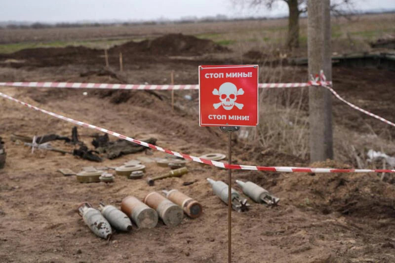 Danger Mines Bilingual Russian Ukrainian Sign Ukraine Russia NATO Conflict